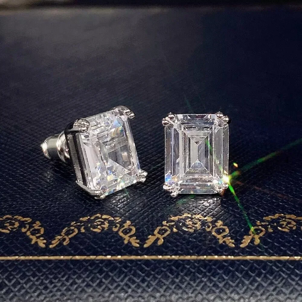 NEW 18k White Gold Emerald Cut Diamond Earrings - Picture 2 of 8